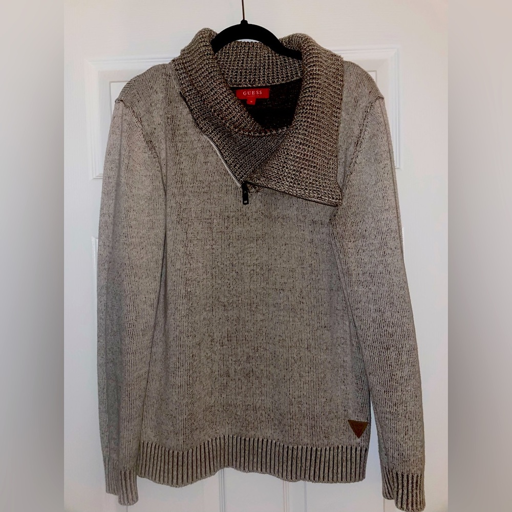 GUESS LOS ANGELES. Material is mostly cotton with some wool and bamboo. Size M - Picture 4 of 10